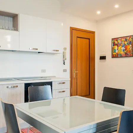 Vista - Italian Homing Apartment